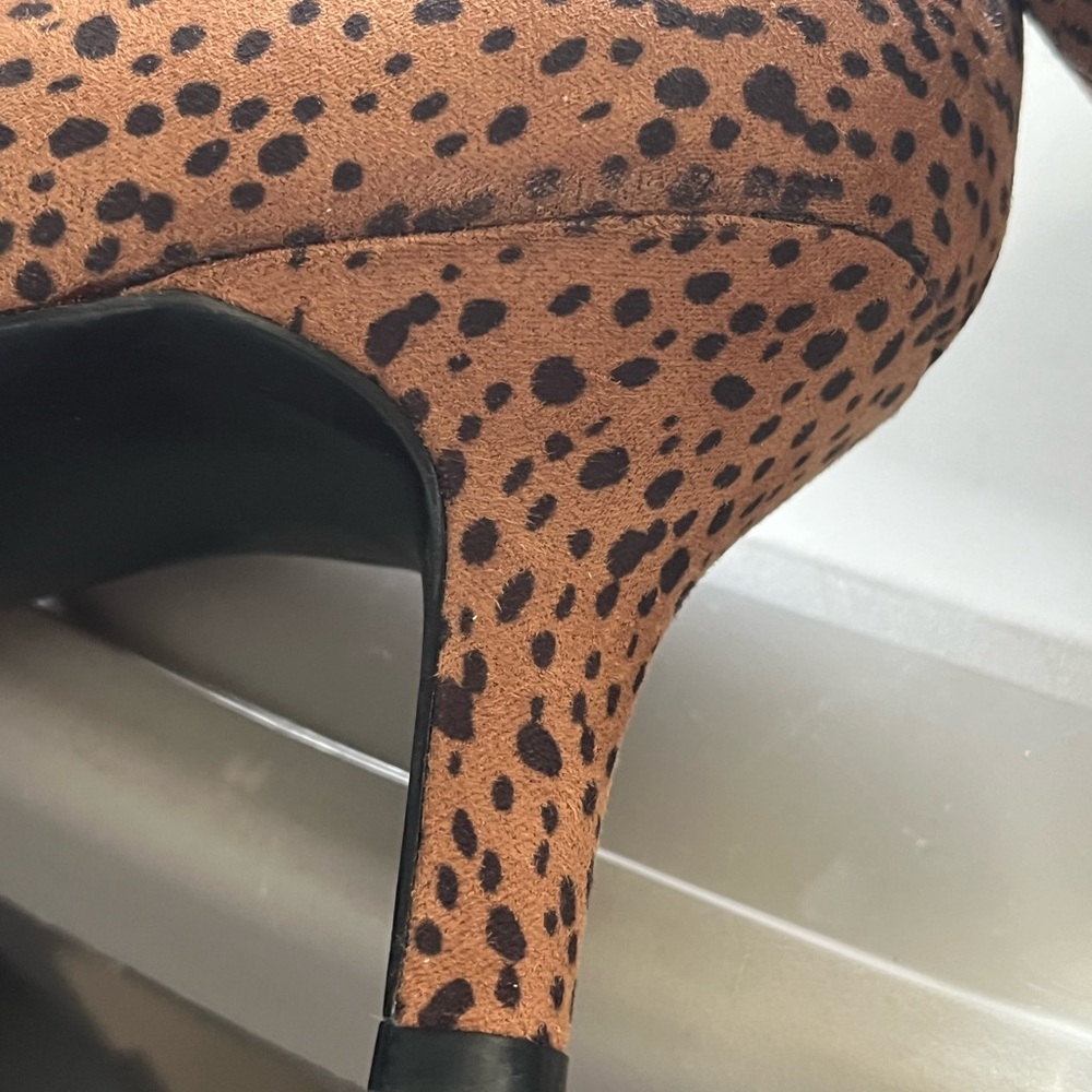 Women's LifeStride Parigi Leopard Animal Print 2.5 Inch High Heel Pump Size 8.5 - Picture 14 of 16